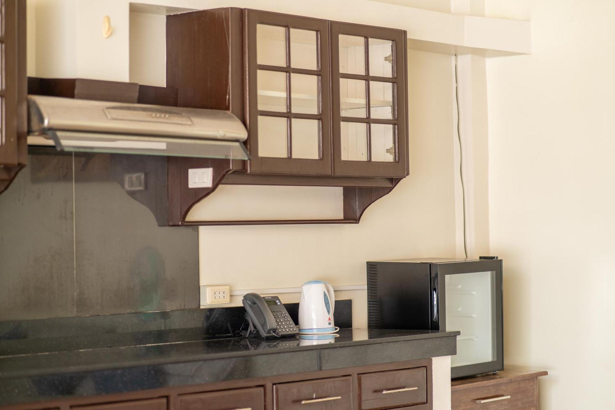 Costa Palawan Resort Puerto Princesa Екстер'єр фото